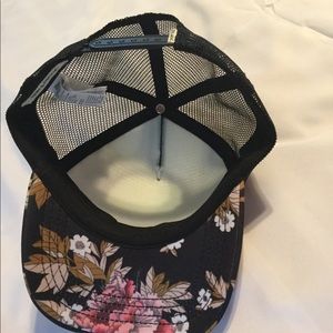 Billabong Accessories - Billabong Floral Cap Billabong Accessories - Billabong Floral Cap
